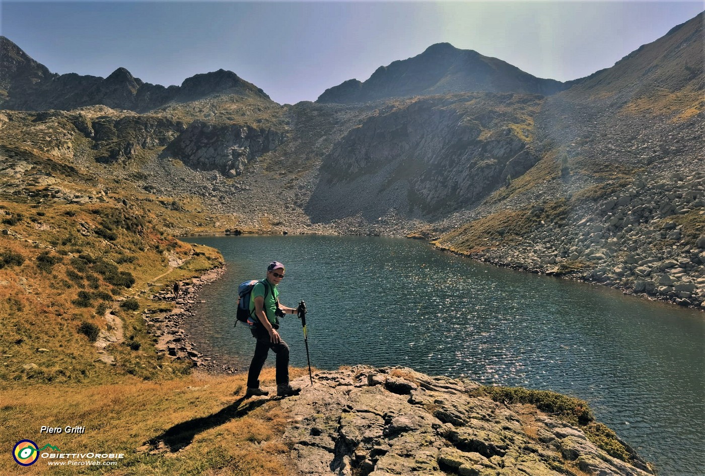 24 Vista panoramica sul Lago di sopra (2095 m) con Cima Cadelle.jpg